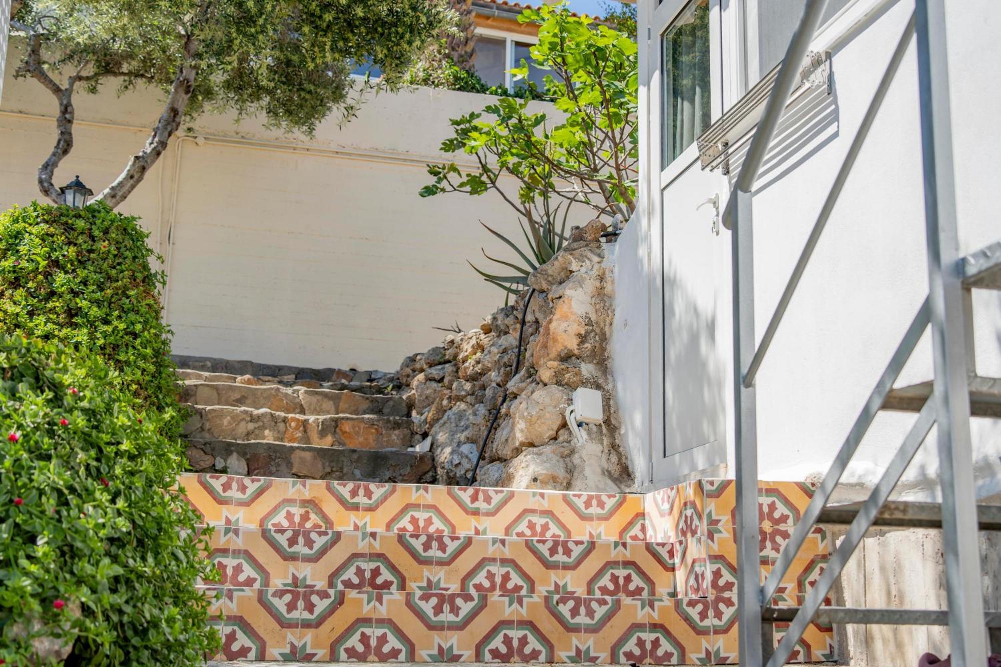 Апартаменты Rafaela's Sea View House